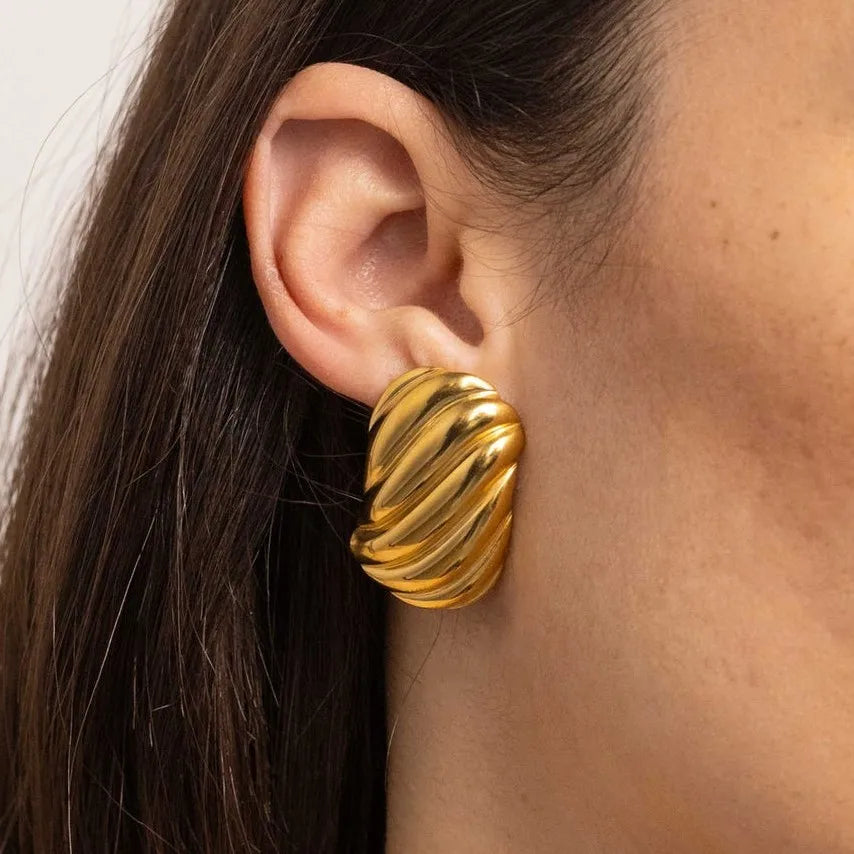 Nude Ribbed Studs